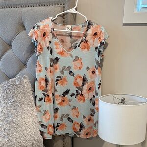 Sew In Love Peach and Gray Floral Short Sleeve Top